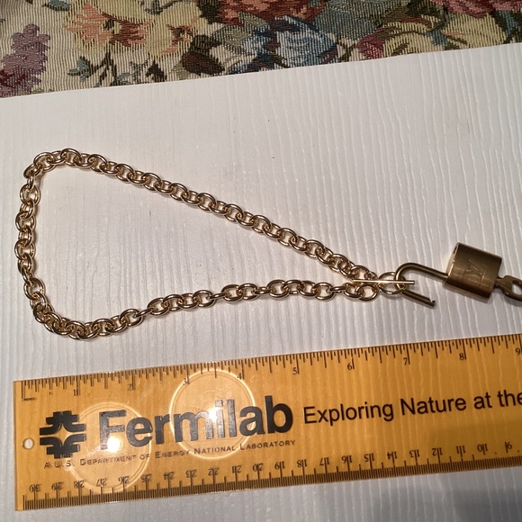 EUC LV Lock & Key #318 with Chunky Gold Chain Necklace - Picture 6 of 6